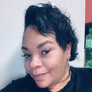 Meet your Posher, Remona